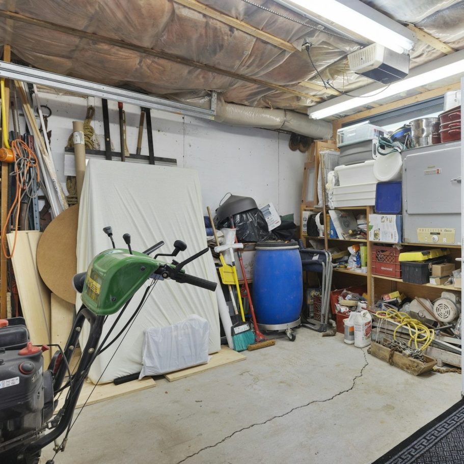 Entrümpelung Haushalt Ein Keller der entrümpelt werden muss von Dienstleistern für Entrümpelung